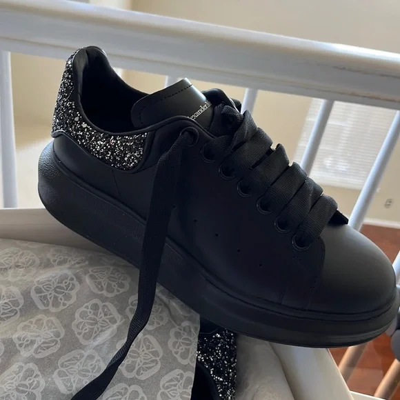 【オシャレに♪】Alexander McQueen フレクシオンスニーカー Q GOODS Parts&Shoes|Alexander McQueen限定モデルのご紹介